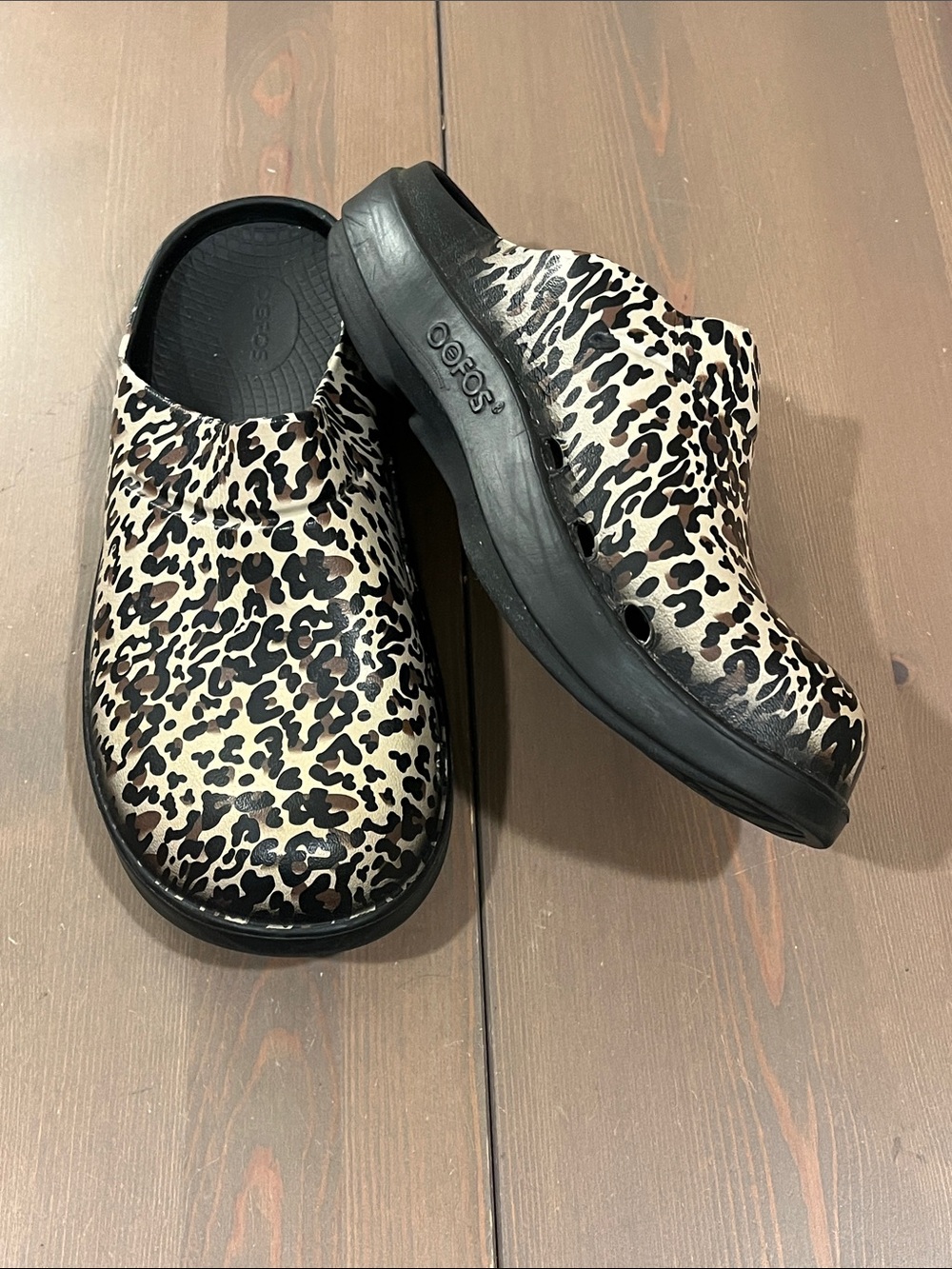Oofos Oocloog Clogs Womens 11 Slip on Leopard Limited Recovery Comfort